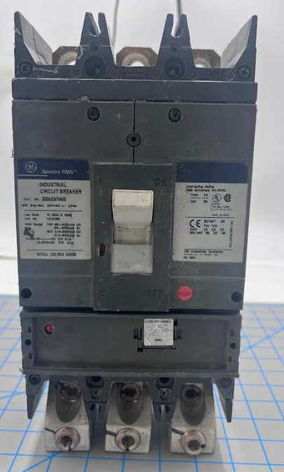 General Electric SGDA32AT0400 400 A 3 P 240VAC 65kA Industrial Circuit Breaker - Used