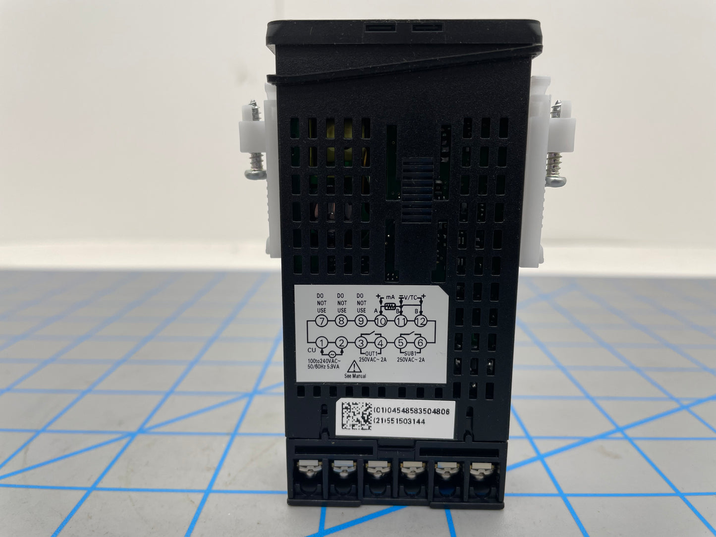 OMRON E5GC-RX1A6M-000 100-240VAC Multi Range Digital Controller - New